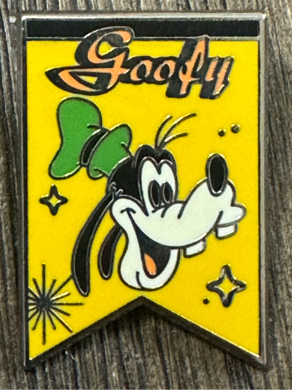5/$25 Disney Mickey And Friends Banners Goofy Pin